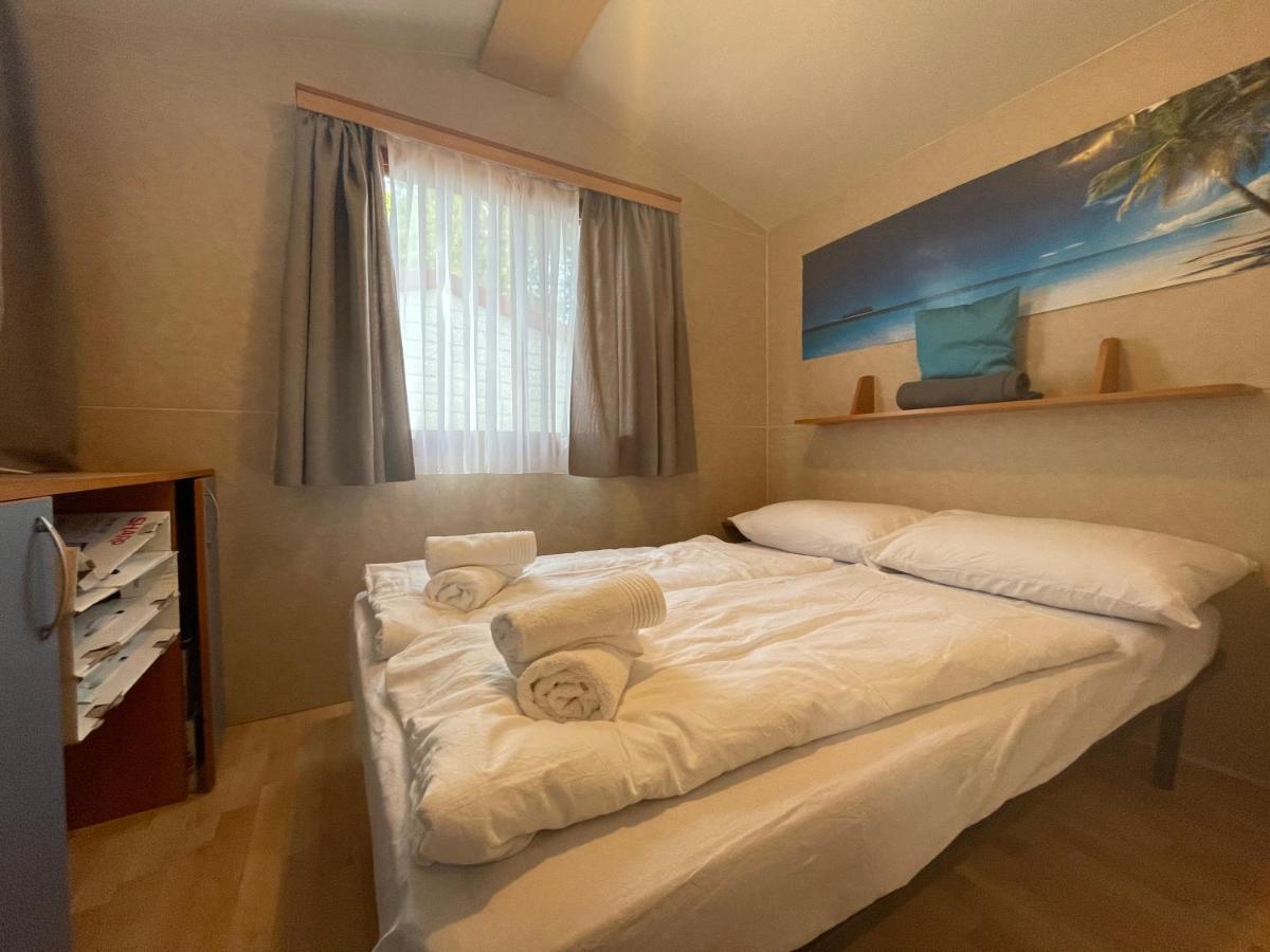 Dalmacia Mobile Homes And Caravans At The Beach Privlaka  Esterno foto